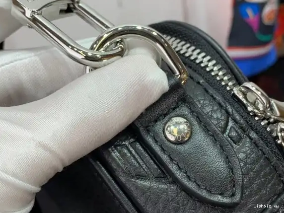 WIS LOUIS MESSEANGER VUITTON BAG 0522